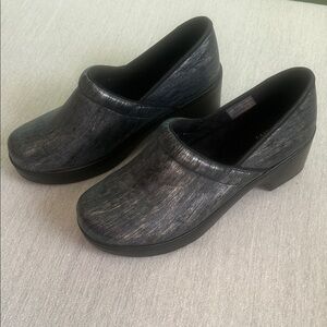 Lands' End Metallic Grey Blue Clogs Size 11 D
